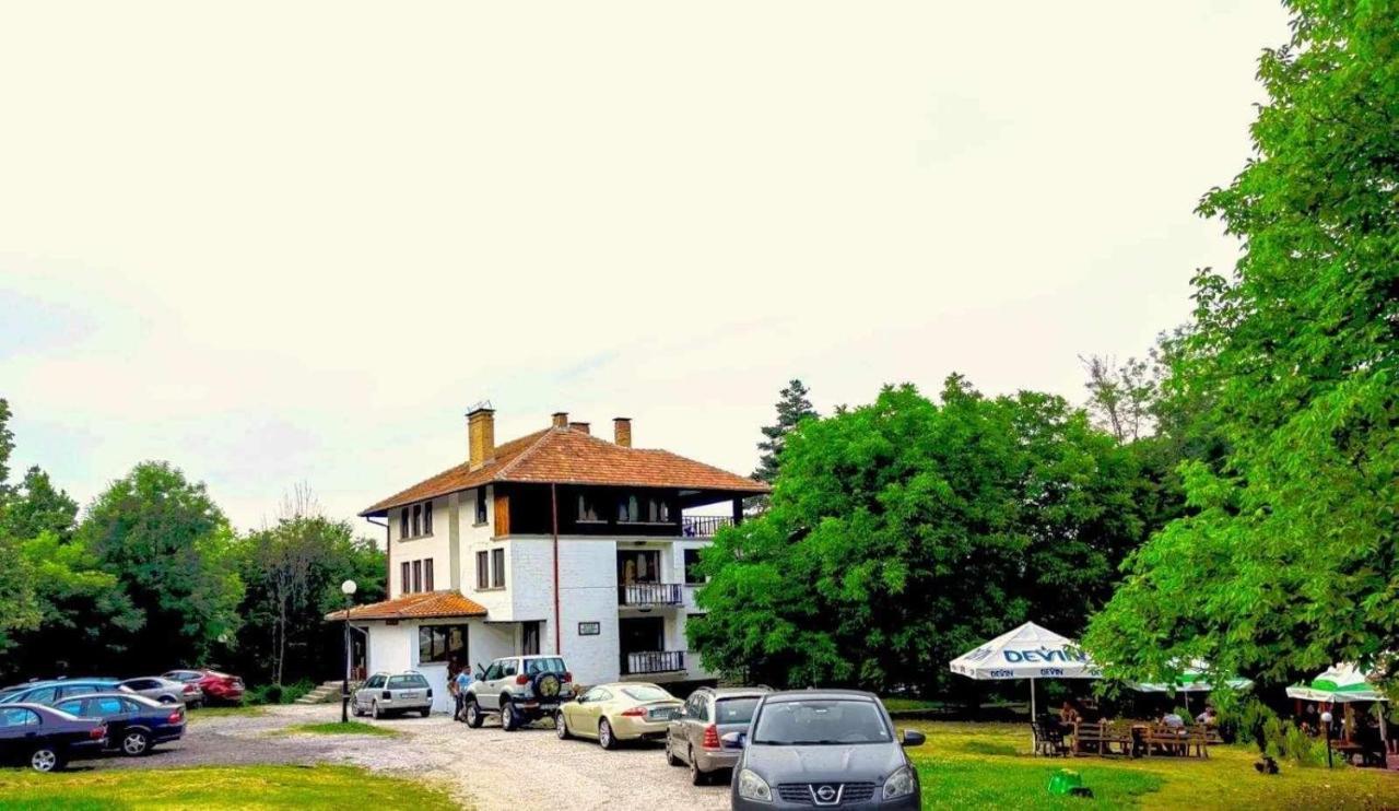 Hôtel Чичо Томовата Колиба à Tryavna Extérieur photo